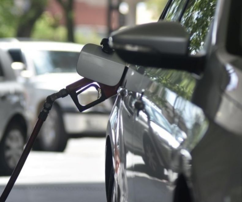 Preparan nuevos aumentos en los combustibles para enero