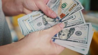 El dólar blue sube $425 en lo que va de 2024.