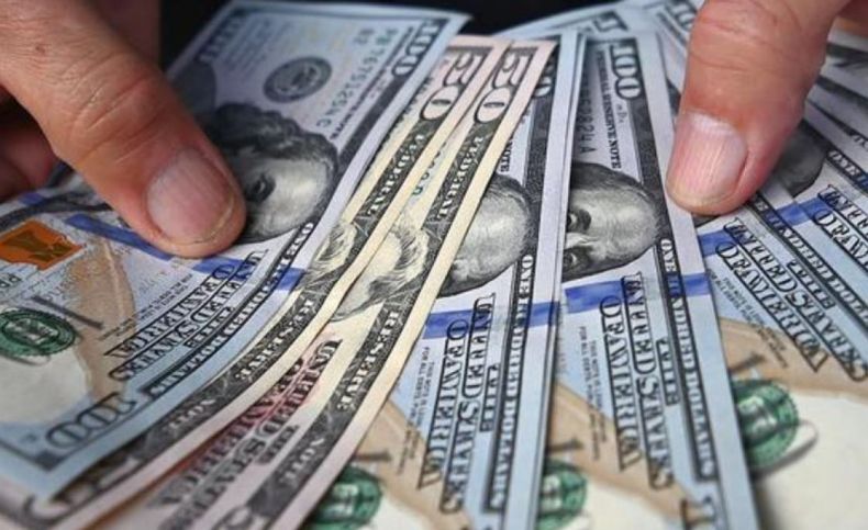 El dólar blue volvió a retroceder y quedó en los $204