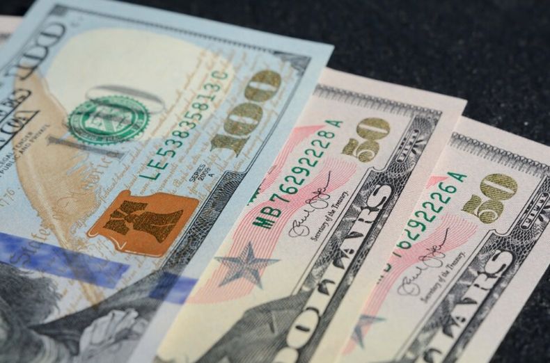 El dólar blue sube $380 en lo que va de 2024.