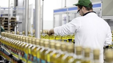 Los productos sujetos a compensación son los aceites refinados de soja, girasol y sus mezclas.