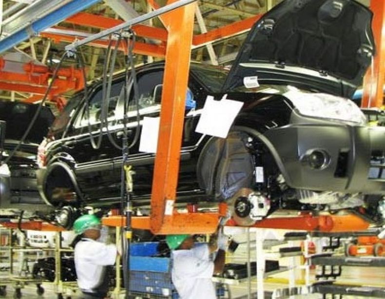 La industria automotriz cayó a niveles negativos de 2002