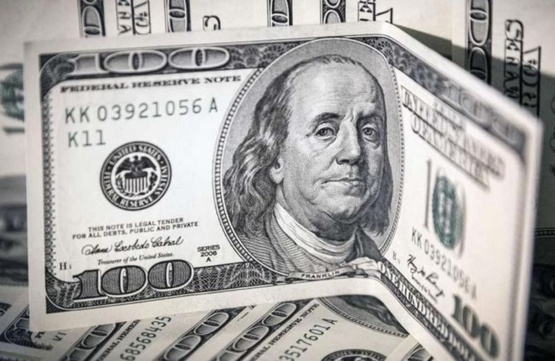 El dólar minorista cerró su cotización en los 1.106,43 pesos.