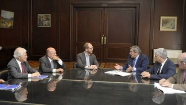 Piden al Gobierno bajar la presión impositiva y combatir la venta ilegal