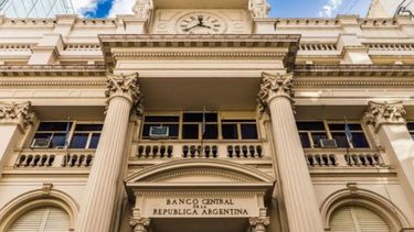 Obligan a las provincias a usar dólares propios para pagar deudas