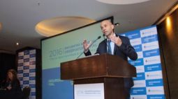 Políticos y sindicalistas buscan darle un impulso a la marina mercante