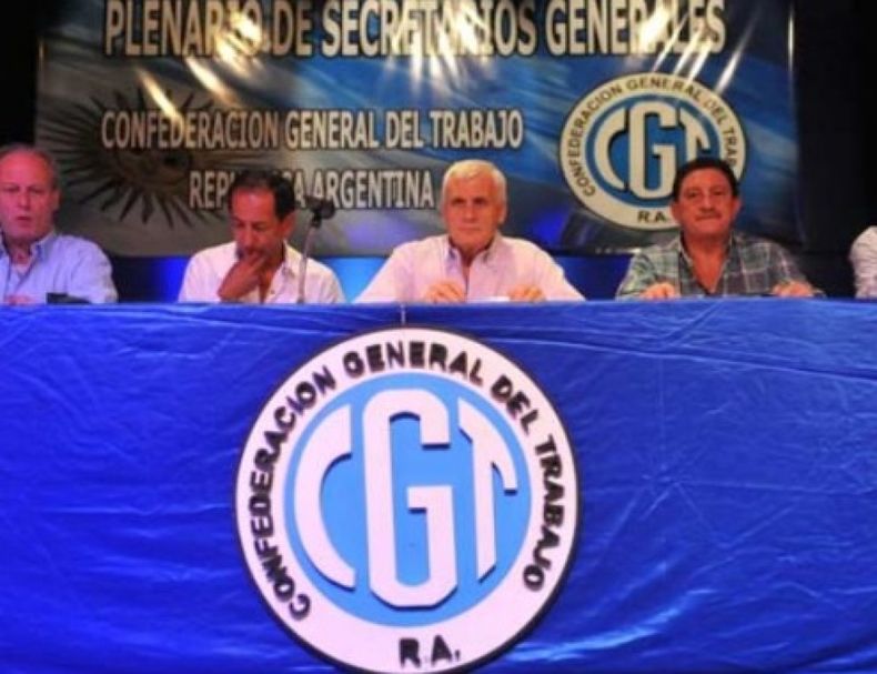 Anticipan que habrán 65.000 despidos en el sector público