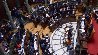 Pulgar arriba en el Parlamento local.