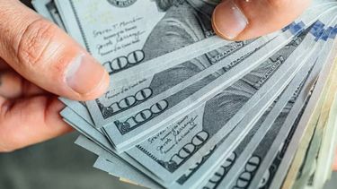 El dólar blue sube $350 en lo que va de 2024.