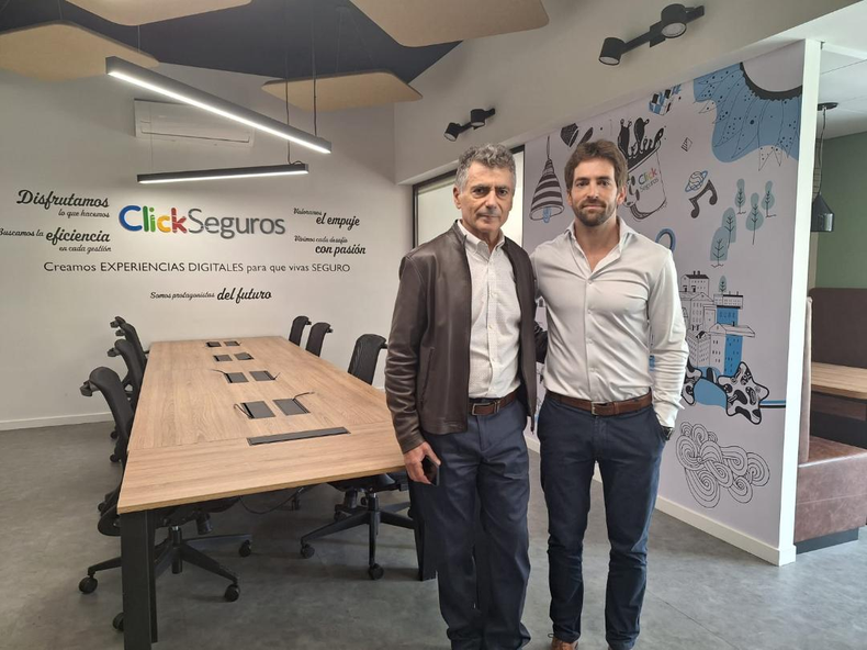 Hugo Tito, presidente de National Brokers, junto Juan Pablo Tito, CEO de ClickSeguros.