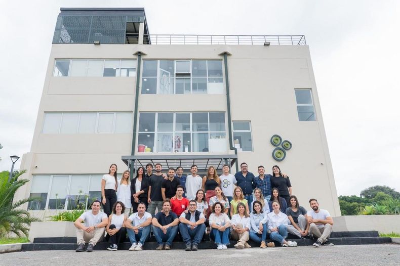 Los encargados del desarrollo, producción y distribución de biofertilizantes y bioestimulantes.