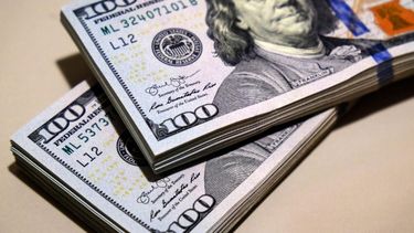 El dólar blue sube $15 en lo que va de 2024.