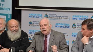 El ministro de Agricultura también repartió críticas a la dirigencia de La Rural