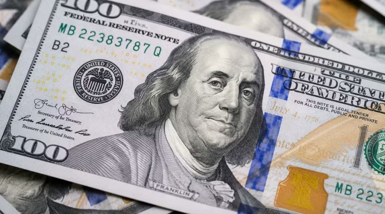 El dólar blue cerró en los 1.515 pesos para la venta.
