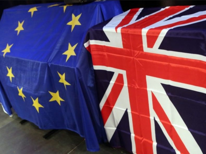 Remarcan que el Reino Unido perdería más que la UE con un "brexit duro"
