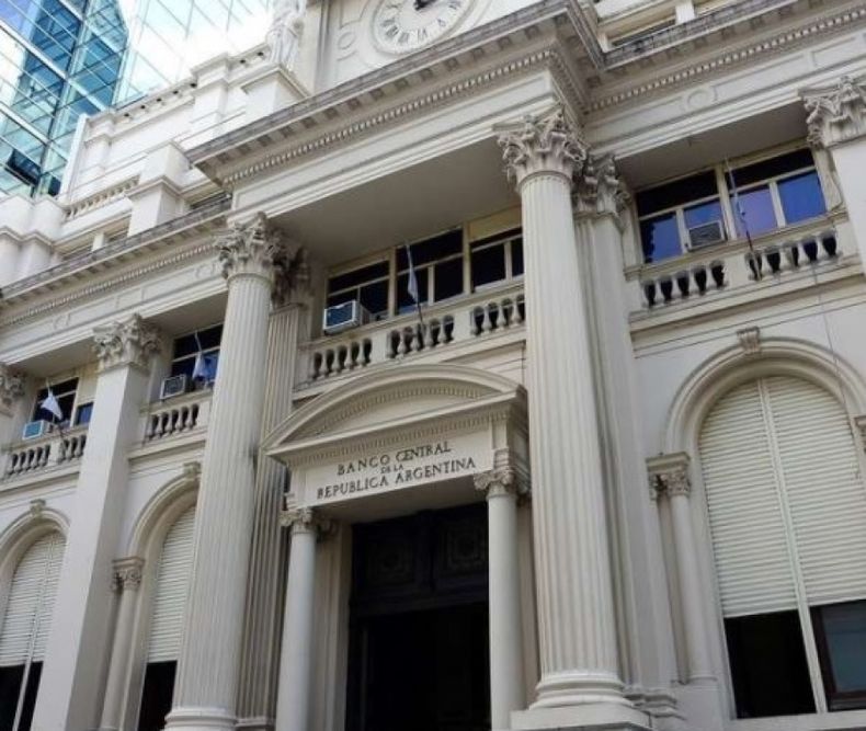 El BCRA mantuvo la tasa de política monetaria en 27,25%