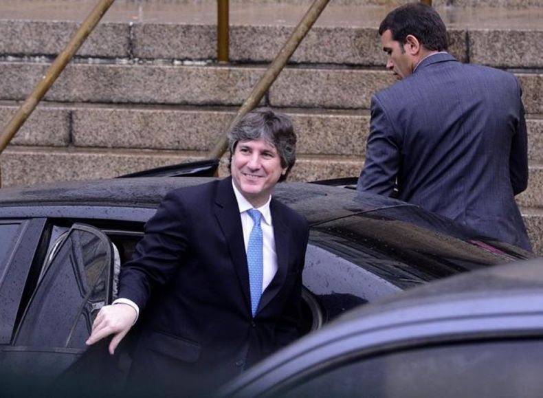 En proclama de inocencia, Boudou se presentó inesperadamente en Tribunales