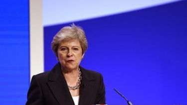 La primera ministra británica pidió no poner en riesgo el Brexit