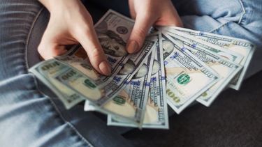 El dólar blue sube $440 en lo que va de 2024.