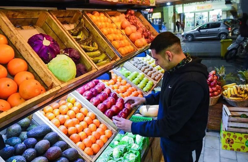 Los productos con mayores brechas mensuales fueron la cebolla, el zapallito, la pera, la manzana roja y el limón.