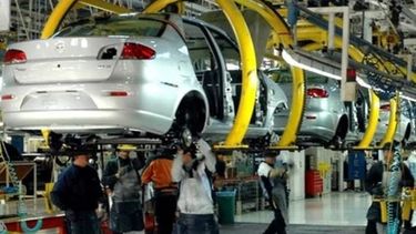 Industriales sufren por el aumento de insumos importados
