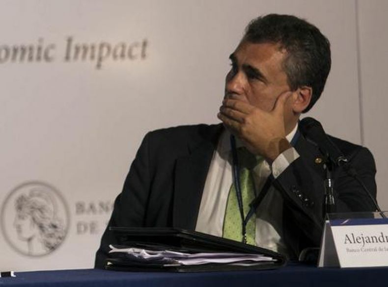 "Devaluar es un disparate"