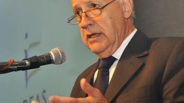 "Es absurdo plantear que el cepo puede levantarse de inmediato"
