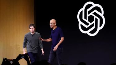 Sam Altman junto a Satya Nadella, CEO de Microsoft.