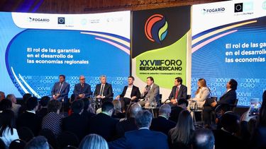 Las figuras presentes en el evento. Las figuras presentes en el evento.